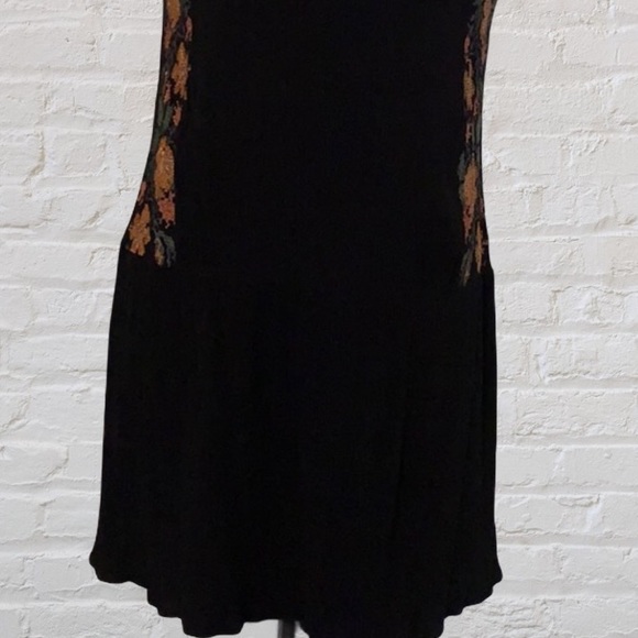 Forever 21 Black Lined Floral Detail Sleeveless Dress - Picture 4 of 9